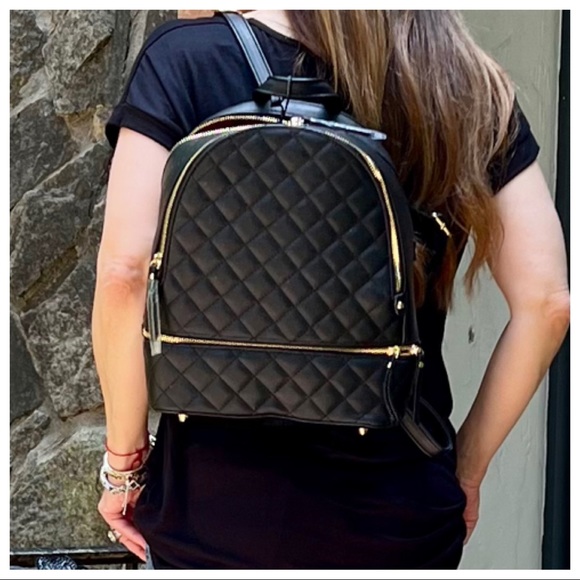 Chic and Stylish Quilted backpack - Picture 5 of 9